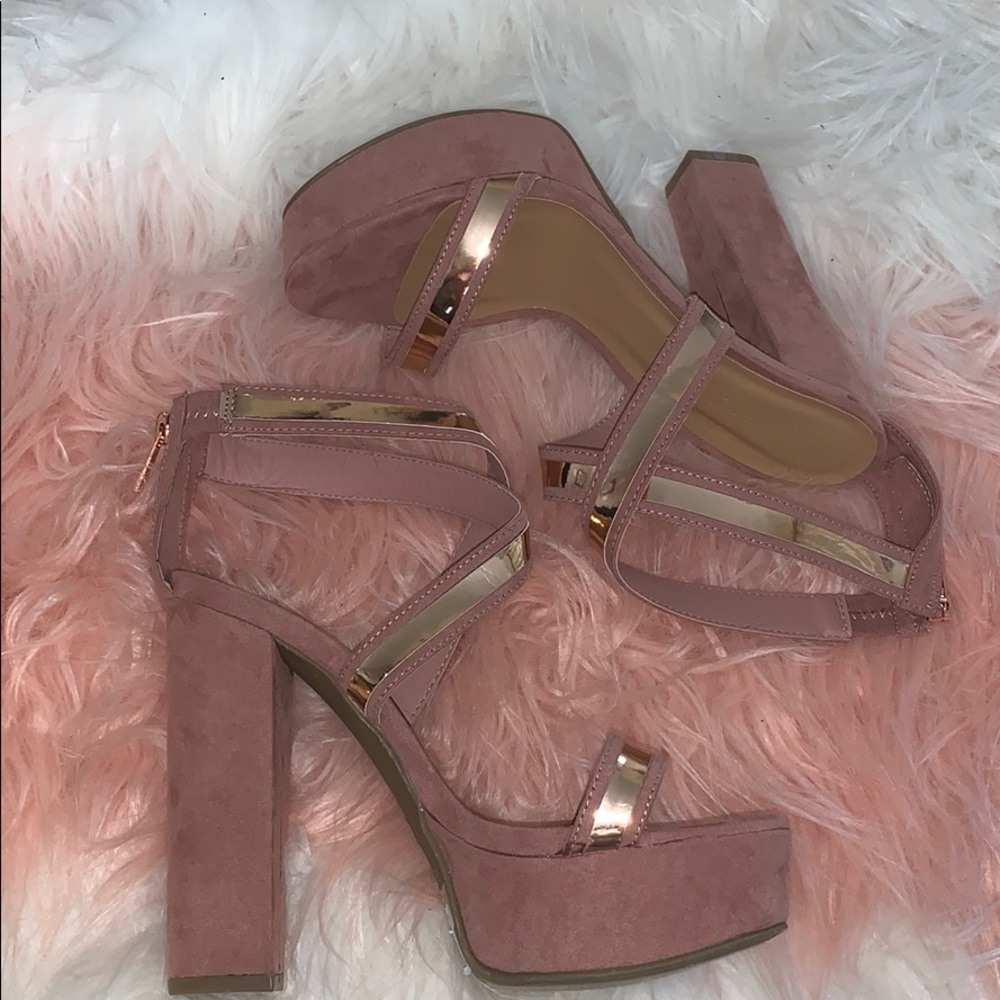 Heels 💕 - Picture 2 of 3